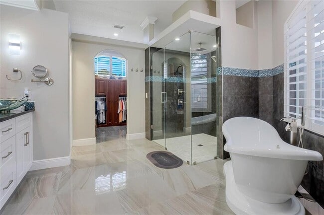 Building Photo - 8629 Great Cove Dr