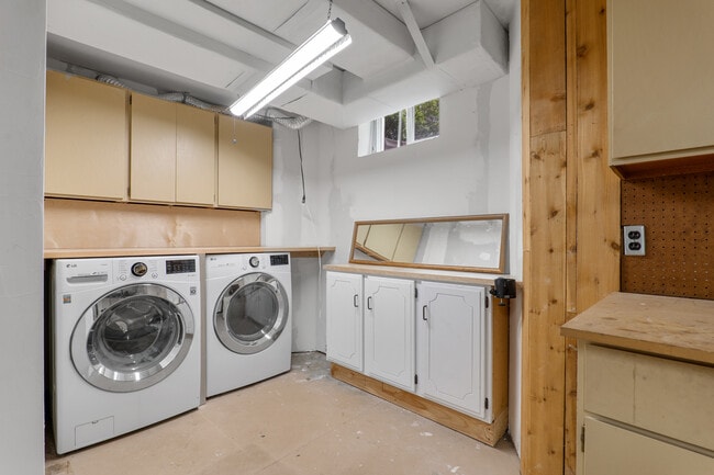 Building Photo - 1543 Binford St