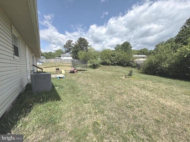Building Photo - 13203 Hampshire Ct