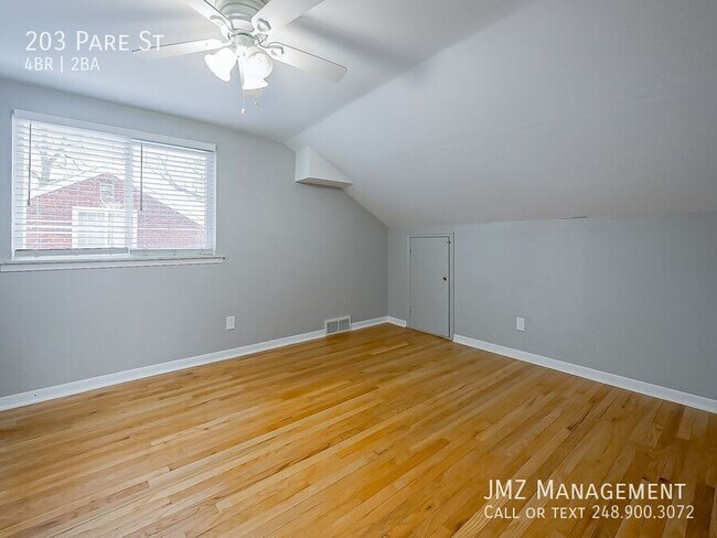 Building Photo - 203 Pare St