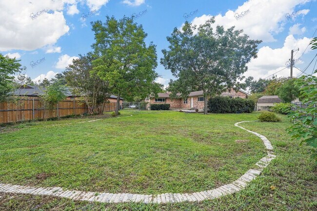 Building Photo - 1709 Ce Ora Dr