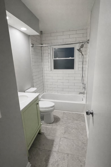 Building Photo - 5306 E 10th St