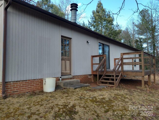 Building Photo - 335 Heather Ct