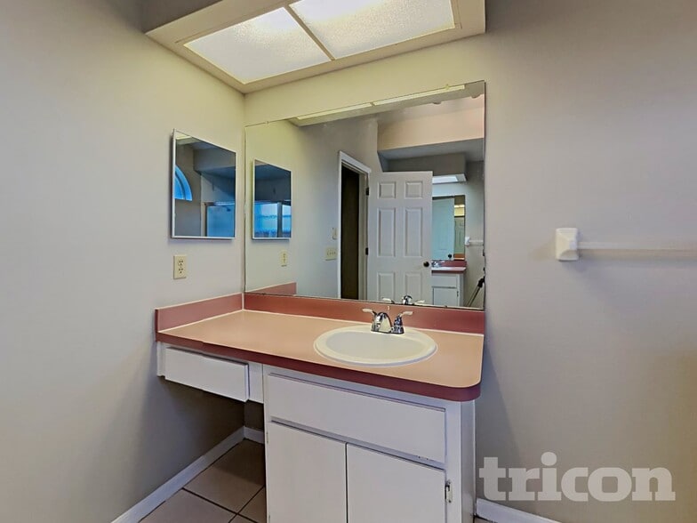 Building Photo - 14638 Coronado Dr