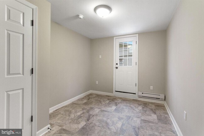 Building Photo - 1144 3rd St
