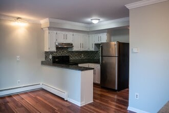 Building Photo - 678 Savin Ave