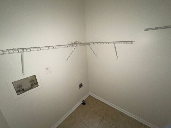 Building Photo - SRP-SH050-402 South 10th Street