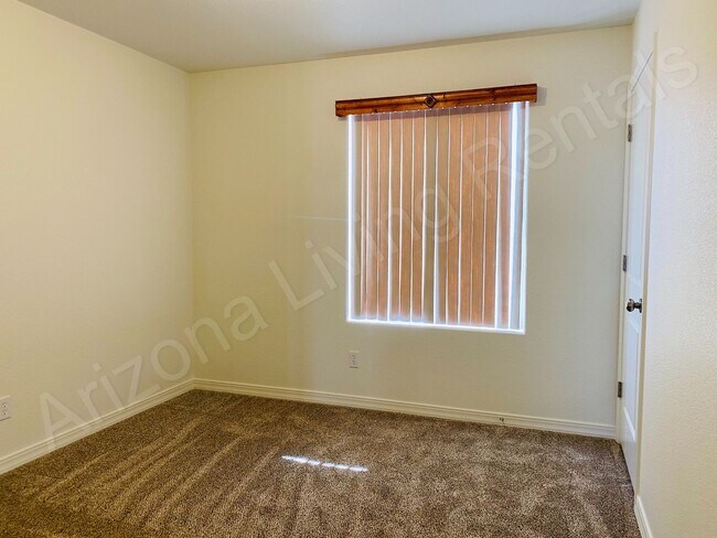 Building Photo - BEAUTIFUL 3 BEDROOM 2 CAR GARAGE HOME