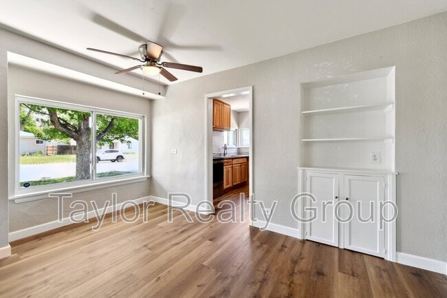 Building Photo - 1252 Xanthia St