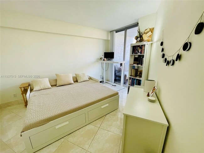 Building Photo - 3600 Mystic Pointe Dr