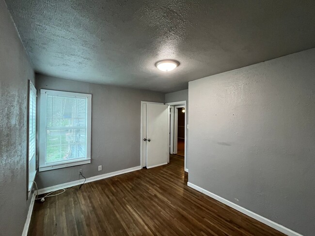 Building Photo - Calallen School District!!