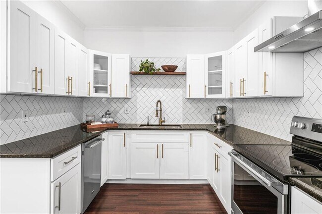 Building Photo - 958 Crew St SW