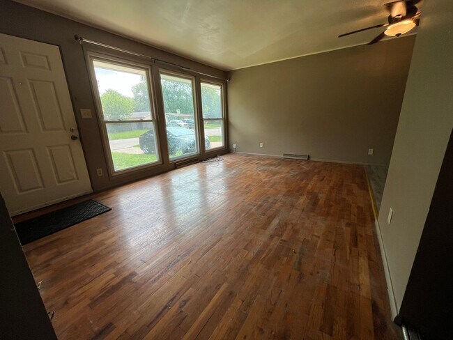 Building Photo - 911 Alagna Dr