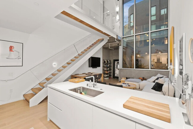 Building Photo - 450 Hayes St