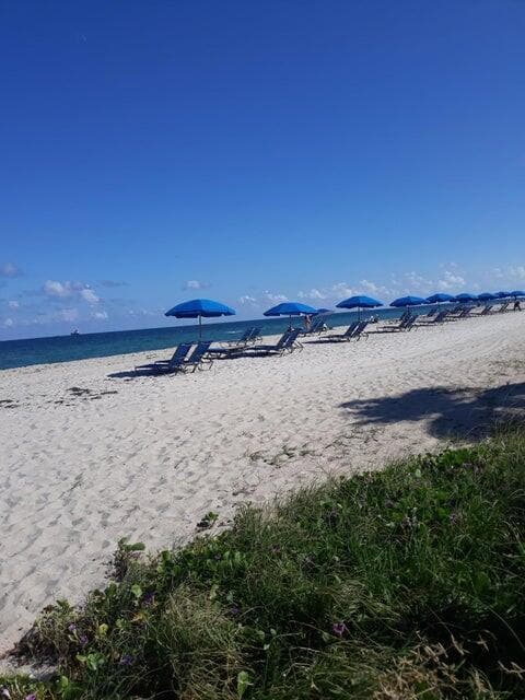 Building Photo - 720 Bayshore Dr