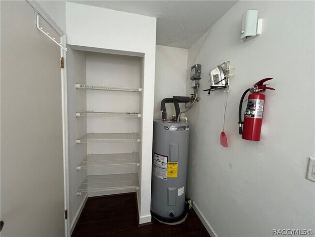 Building Photo - 760 E Gilchrist Ct