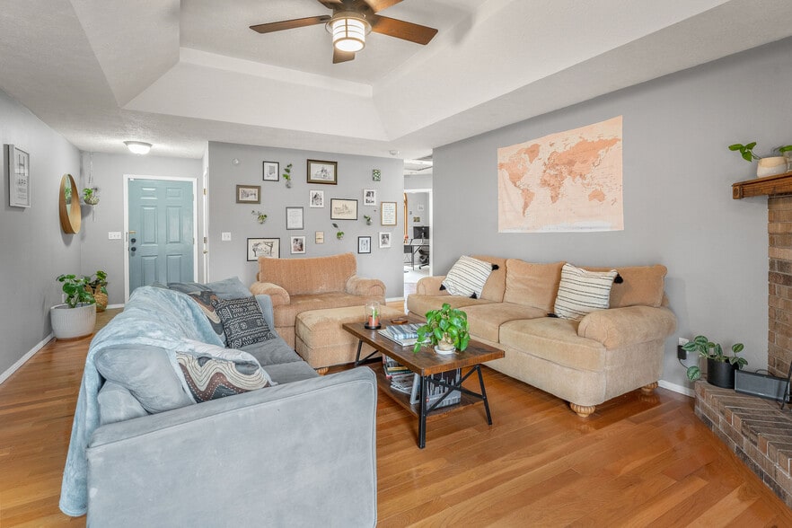 Living room - 3668 W El Castile St