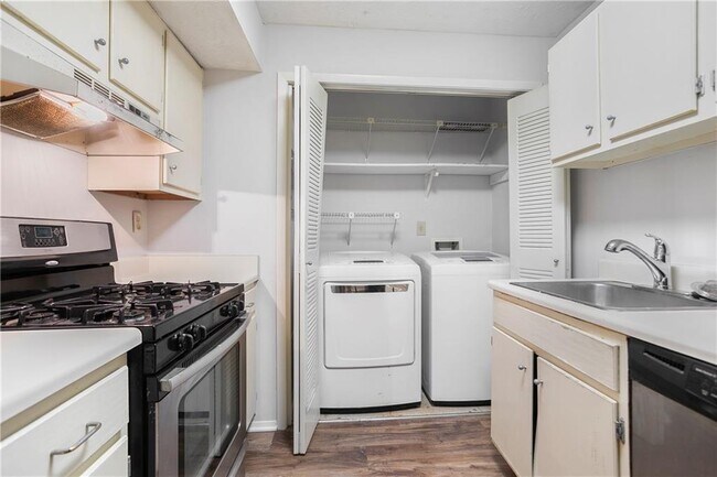 Building Photo - 1006 Dunbar Dr