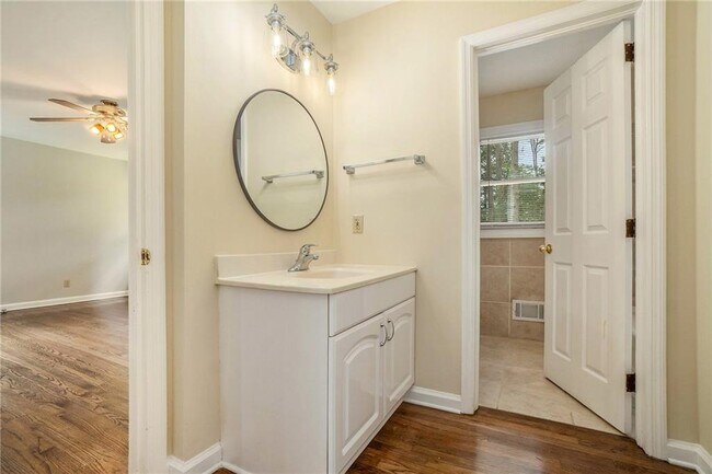 Building Photo - 3302 Lenox Pl NE