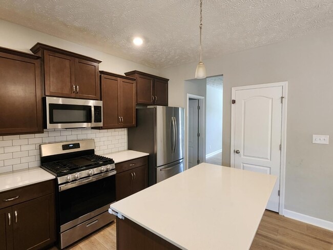 Building Photo - 111 Clearwater Harbor