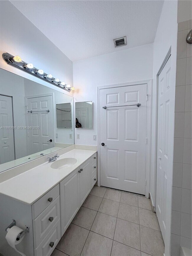 Building Photo - 4602 SW 160th Ave