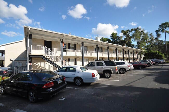 Building Photo - Charming 2-Bedroom Condo in Scenic Winter ...