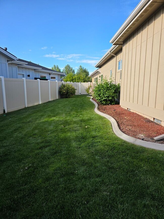 Building Photo - Beautiful Boise Home
