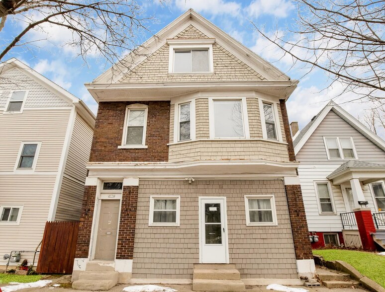 Front - 2772 N Bremen St