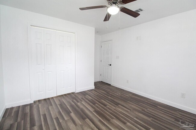 Building Photo - 6037 Syrcle Ave