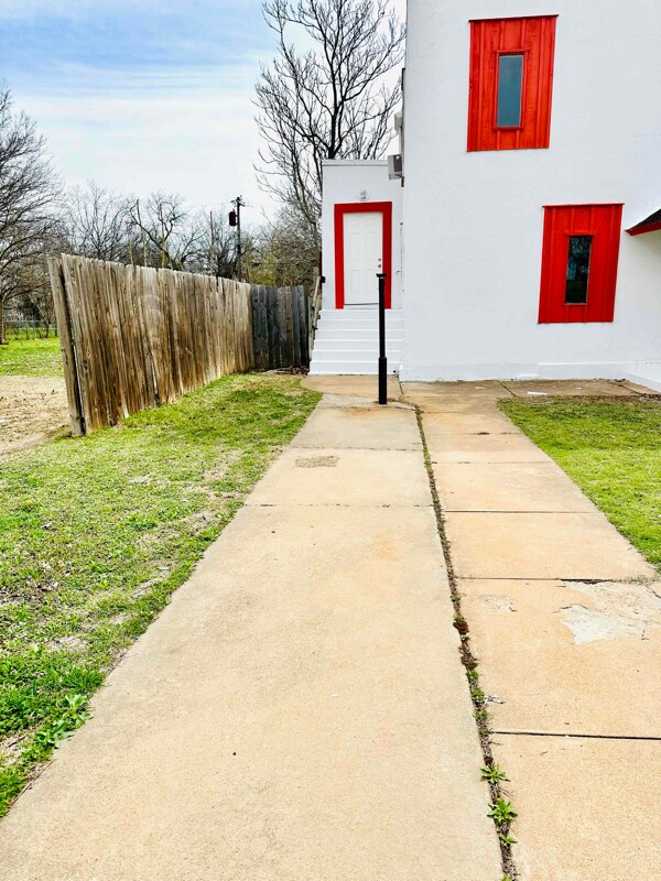 Building Photo - 416 NW Euclid Ave