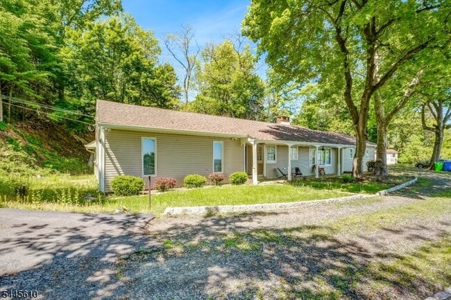 Building Photo - 306 Warrenville Rd