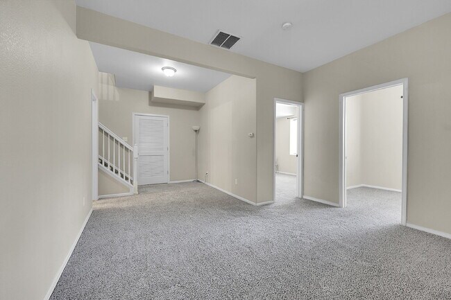 Building Photo - $1,750.00, 4 bed, 3 bath, located in Color...