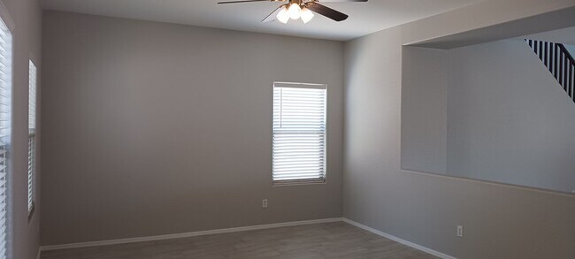 Building Photo - 3 Bed / 2 Bath with Loft