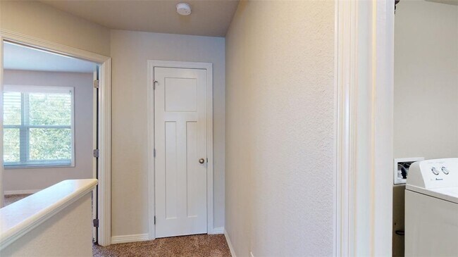 Building Photo - 914 Fairview Ave