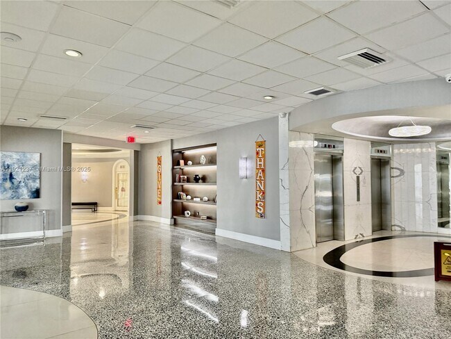 Building Photo - 3140 S Ocean Dr