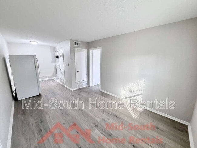 Building Photo - 139 N Claybrook St