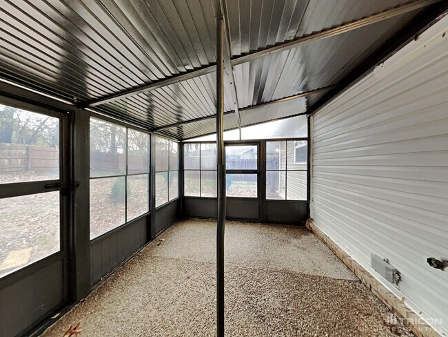 Building Photo - 141 Willowleaf Ln