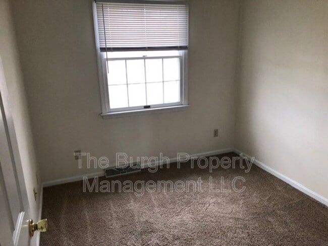 Building Photo - 103 Canterbury commons