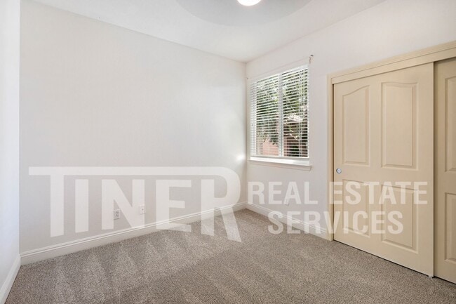 Building Photo - 5418 Washoe St