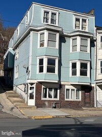Building Photo - 137-139 Centre Street Unit APT. 1