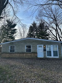 Building Photo - 3 Bedroom 1 Bathroom off of Livingston Ave!