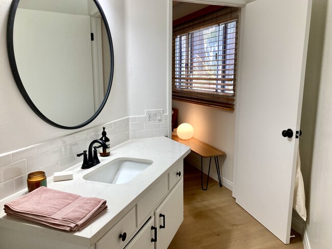 Building Photo - 2500 Abbot Kinney Blvd