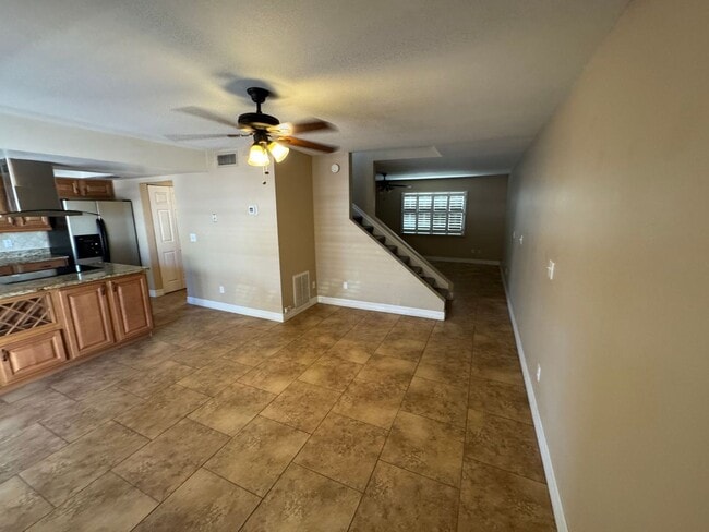 Building Photo - 3 Bedroom - 2  Bedroom - 1656 Sq. Ft - Cas...