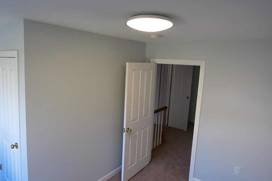 Building Photo - 6 Pepperbush Court