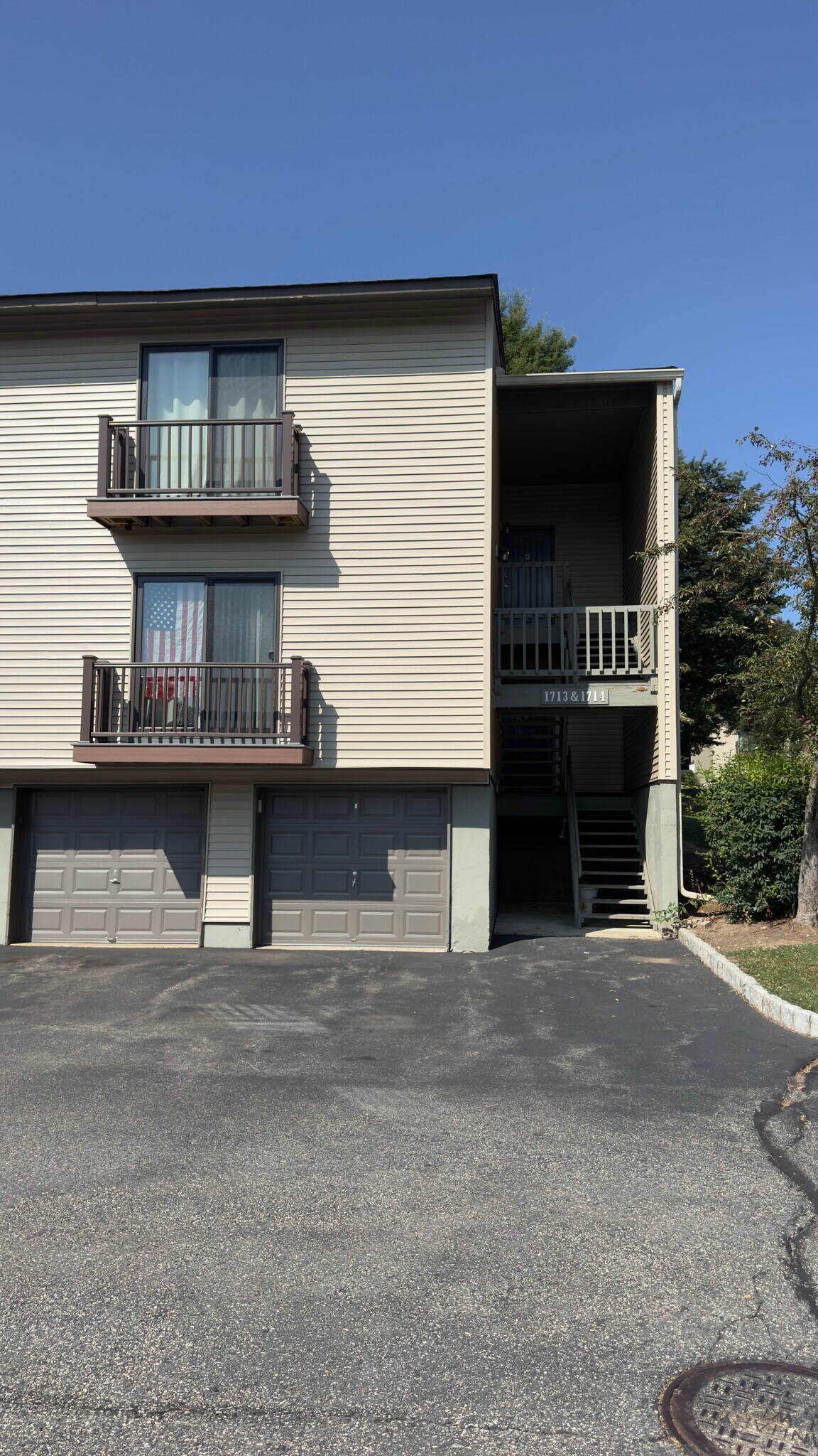 Built in garage - 1714 Spruce Hills Dr