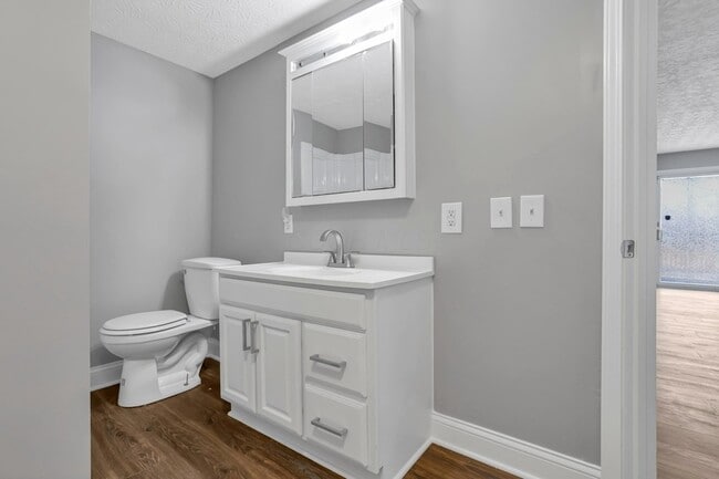 Building Photo - 2089 Lockbourne Rd