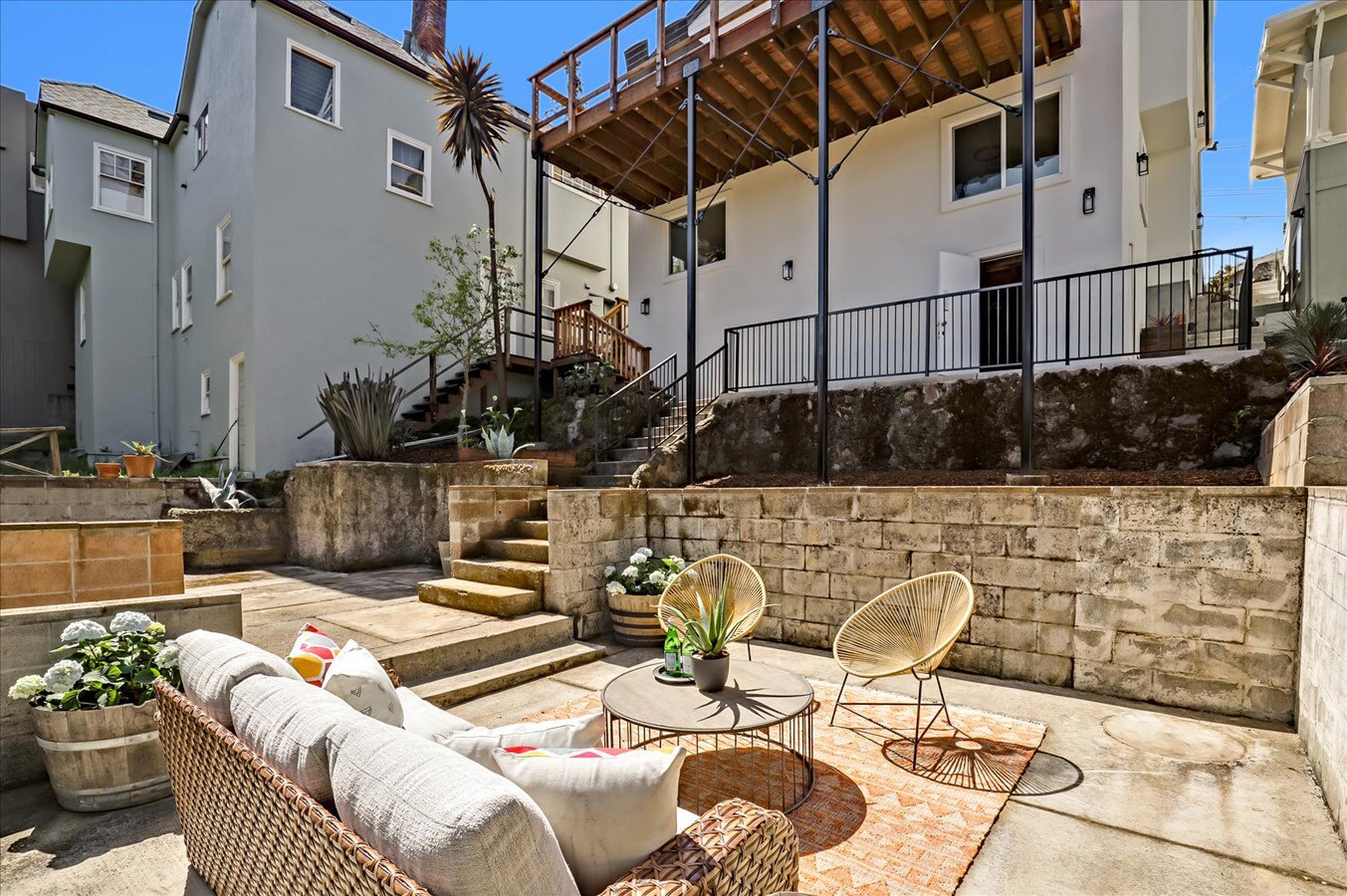 Building Photo - 914 Everett Ave