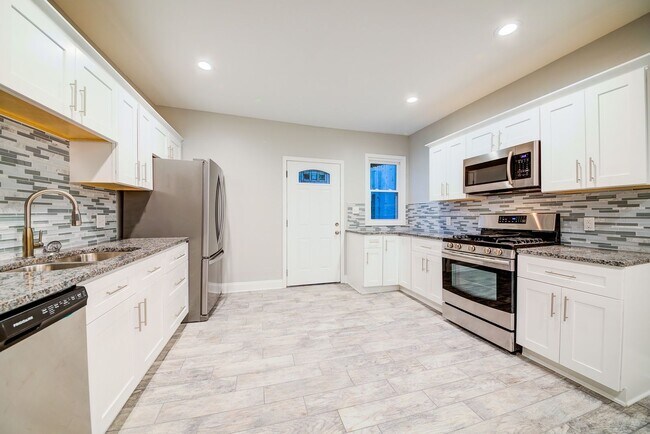 Building Photo - Beautiful 3 bedroom home in Mt. Washington available September 1!