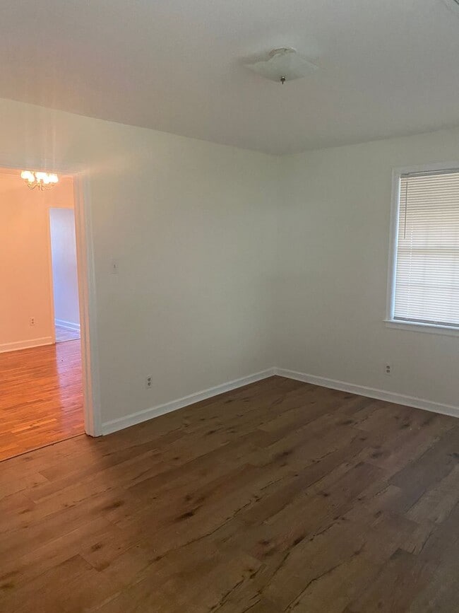 Building Photo - High Point Terrace 3BR 1 bath