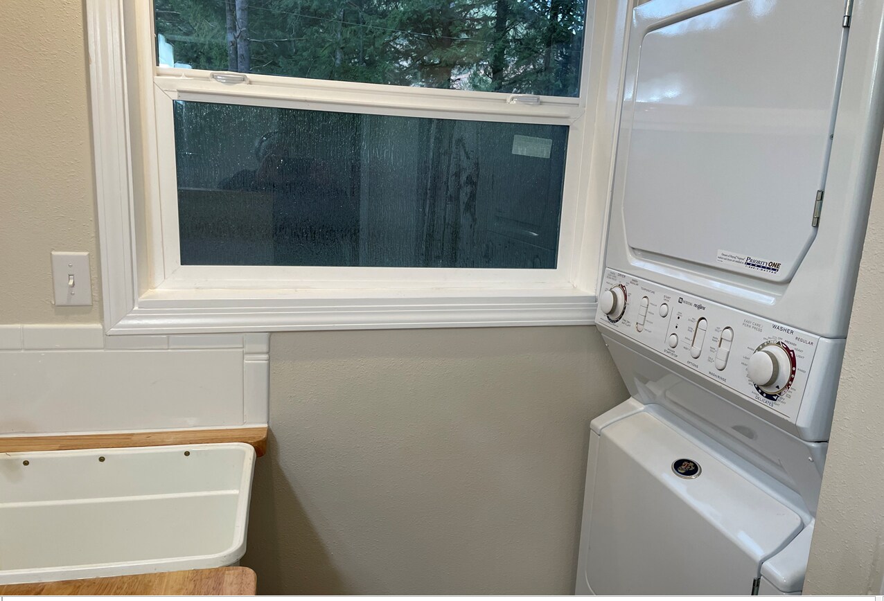 Washer/Dryer/Laundry Sink - 20220 E Peter Pl